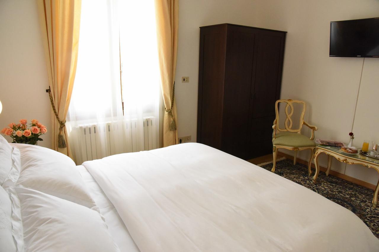 ברשה Hotel Livio מראה חיצוני תמונה